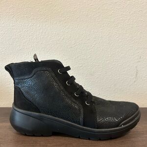 Bzees Kick Back Washable Booties